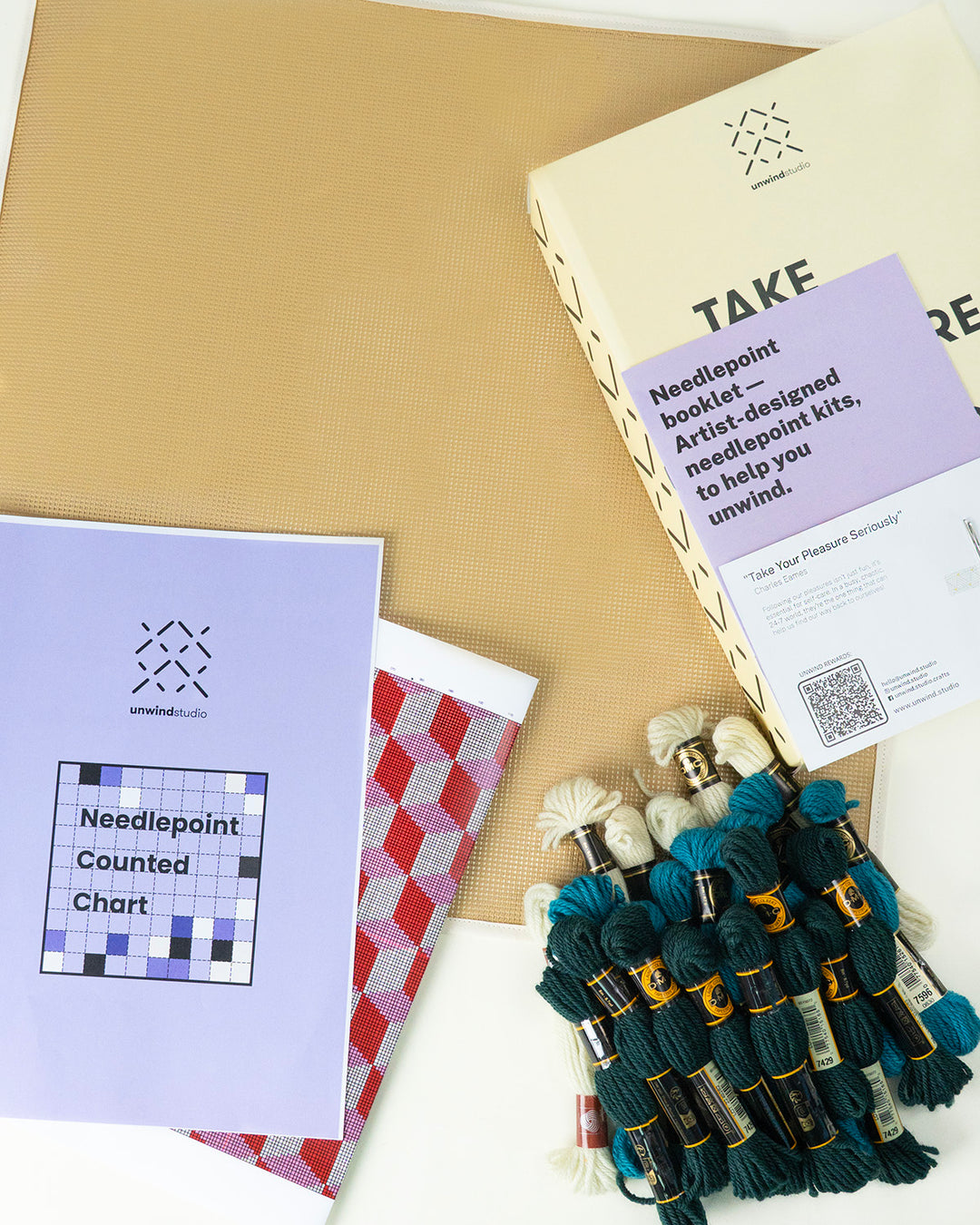 Tumbling Blocks V2 : Kit de coussins pour broderie (toiles comptées)