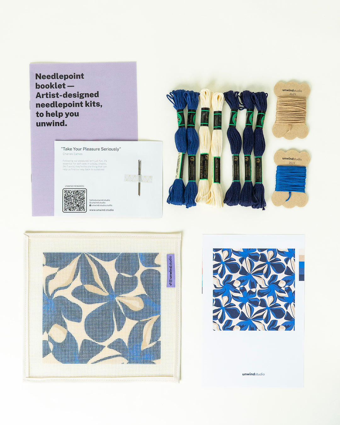 Kit Tapisserie avec étui à lunettes de soleil à fleurs bleues