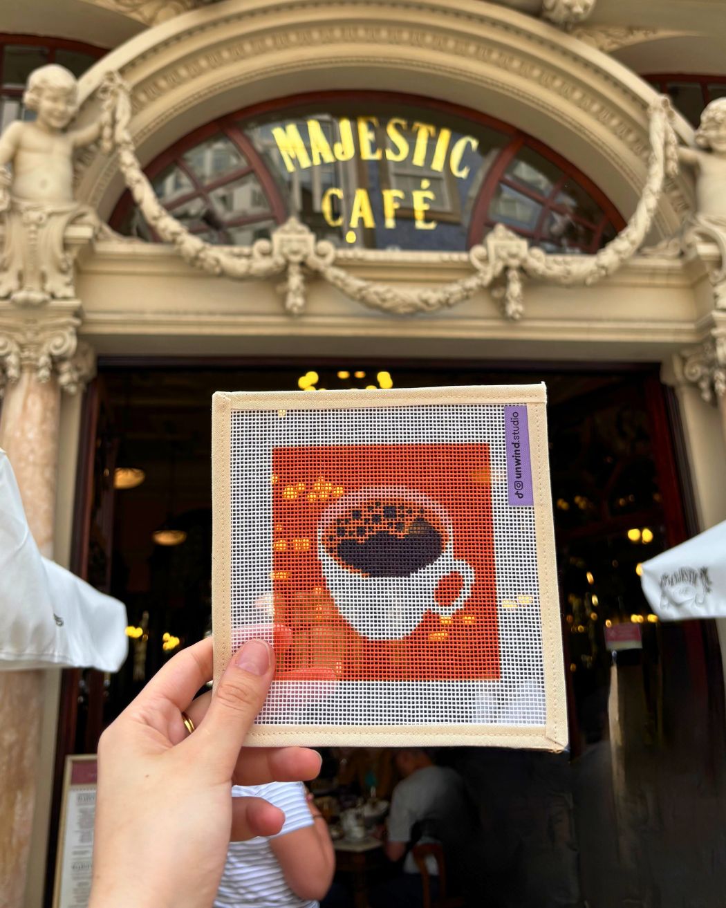 Canevas au café (Bica)