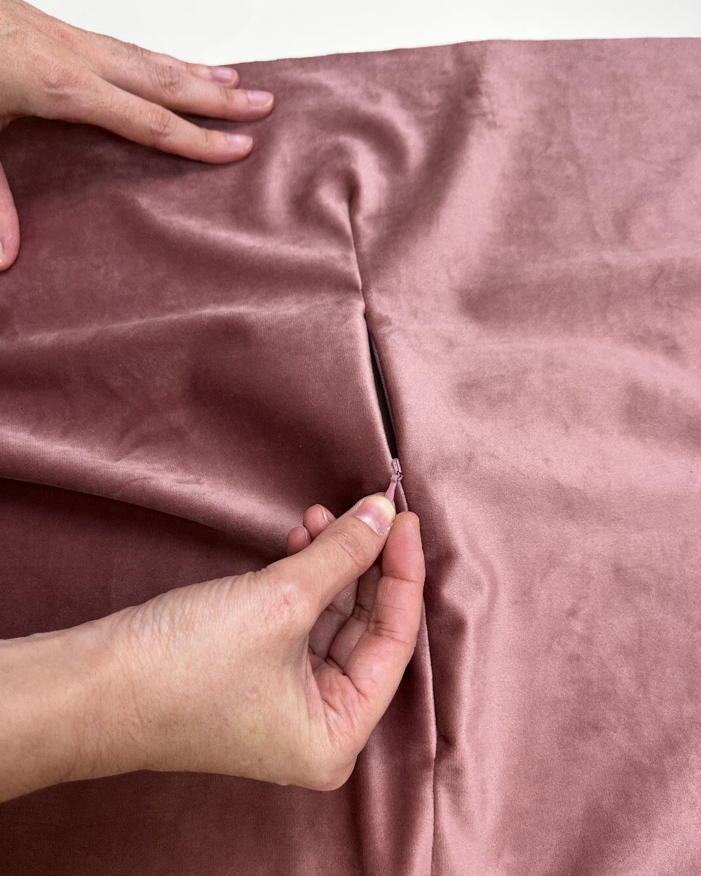 Velvet Fabric with Invisible Zipper Sewed by Unwind Studio