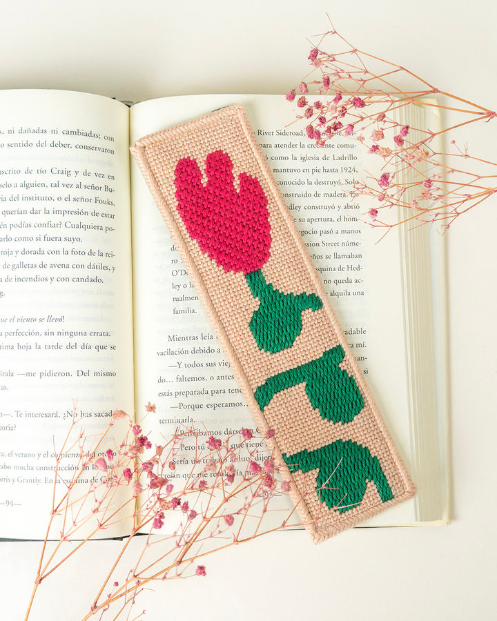 Kit Tapisserie avec marque-page tulipe