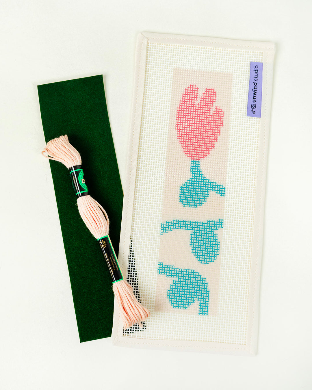 Kit Tapisserie avec marque-page tulipe