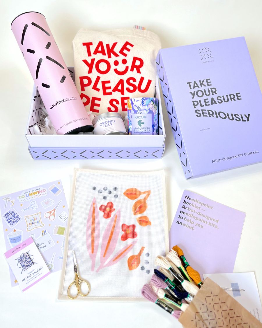 Gift Box "Paper Flowers" by Unwind Studio