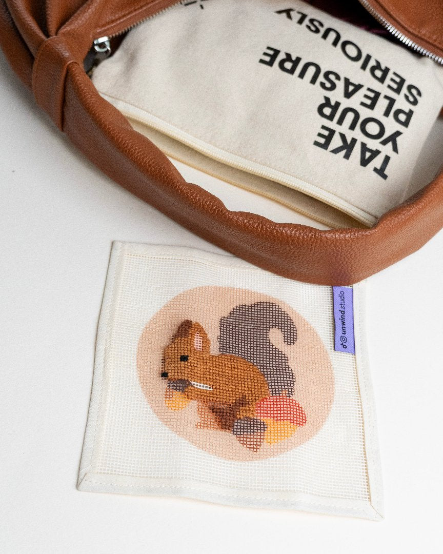 Kit de canevas de décoration Écureuil et glands