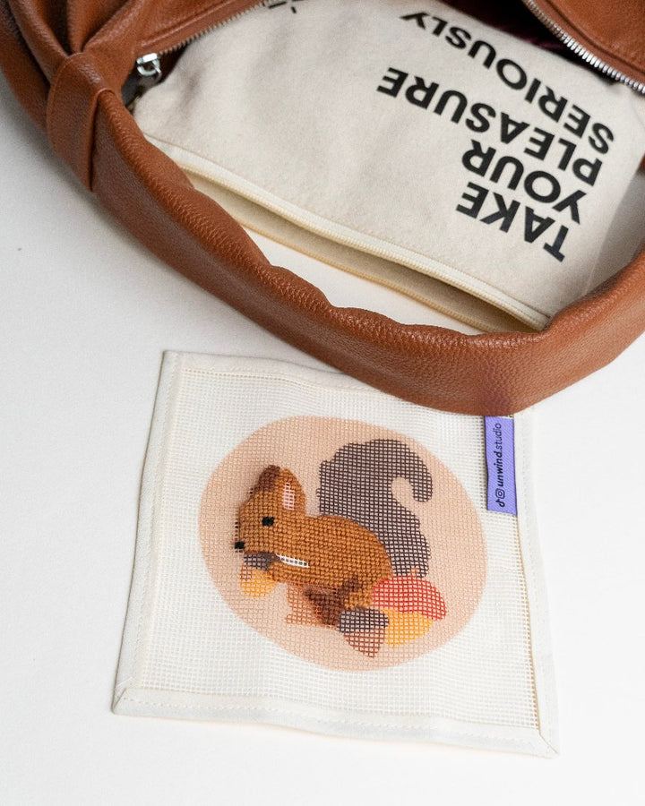 Kit de canevas de décoration Écureuil et glands