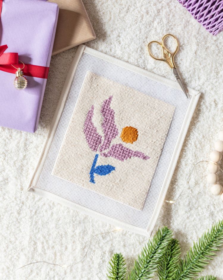 Hand Embroidery Kit,Diy Needlework Cross Stitch Crafts,Stamped Embroidery  Kit For Beginners With Minimalist Garland Pattern, Home Decor Needlework