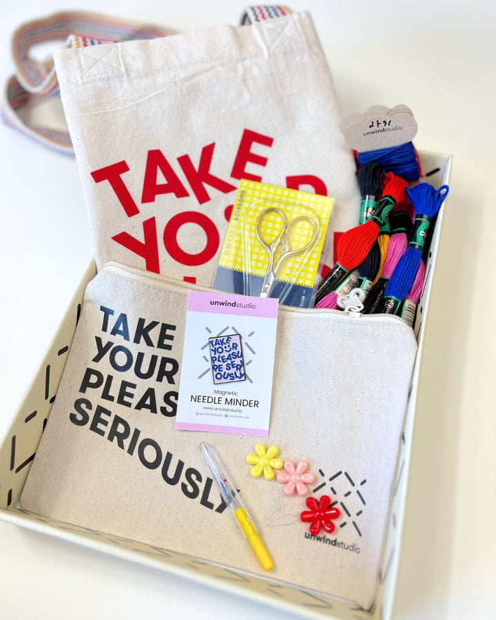 NEEDLEPOINT STARTER KIT "Flower Trio"