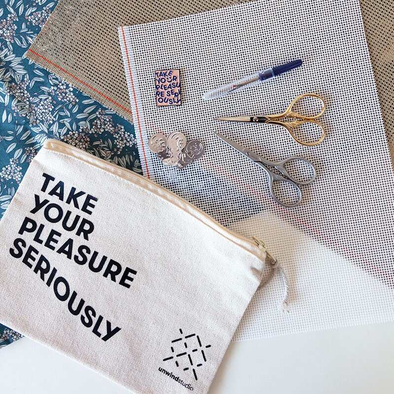 Essential bag for embroidery or needlepoint