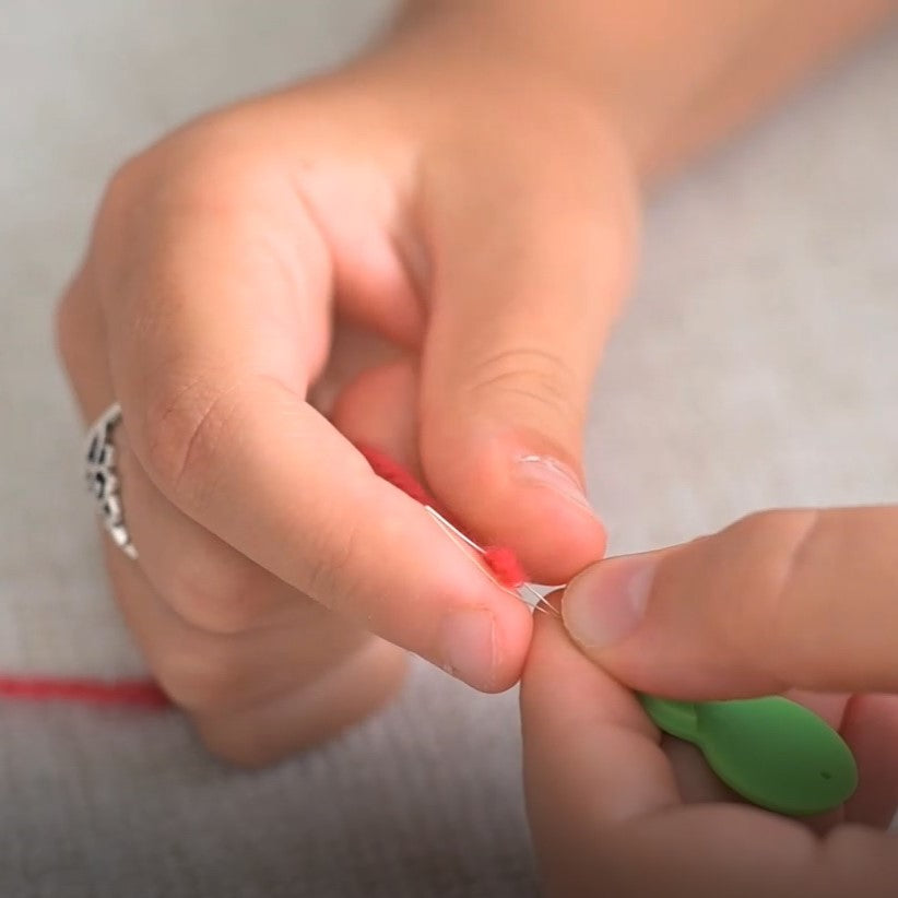 Craft for kids: how to thread the needle for needlepoint, by Unwind Studio