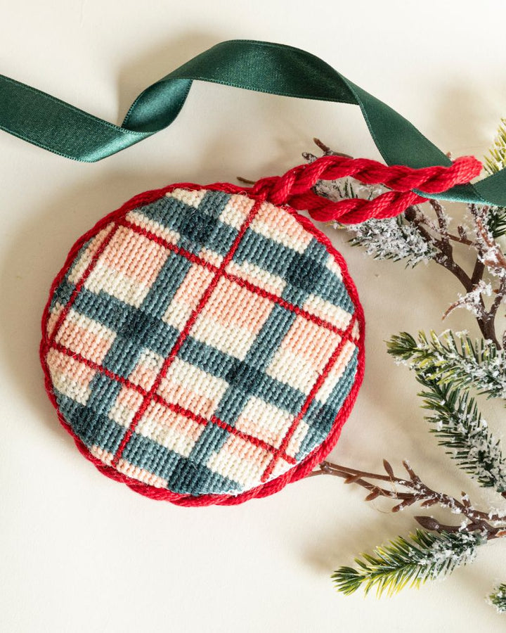 Winter Lodge Sticken auf Stramin Ornament set