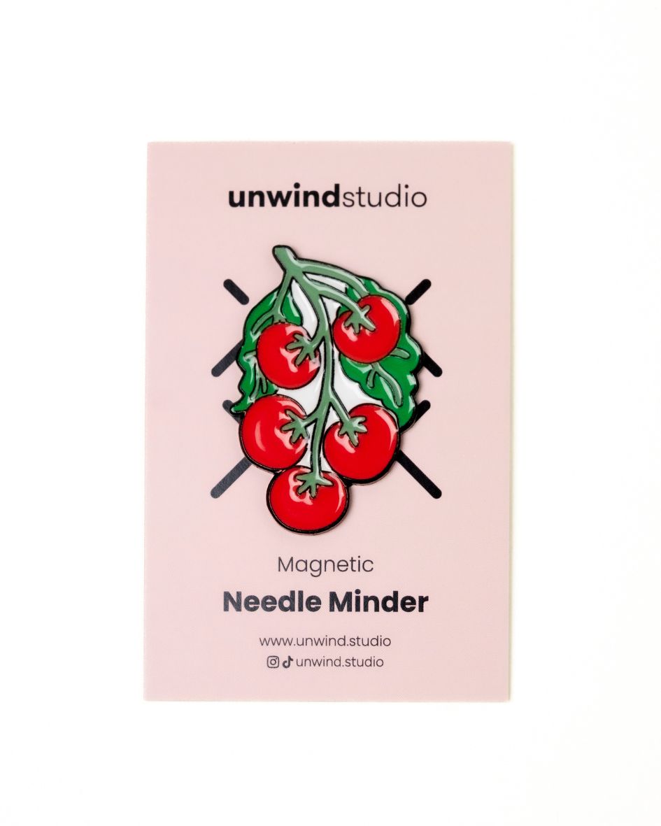The unwind studio needle minder pomodoro magnet place on a personalized card.

